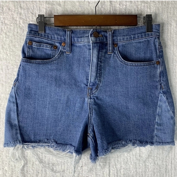 Madewell High Rise Mom Jean Shorts Raw Hems Mesium Wash Blue Beach 27